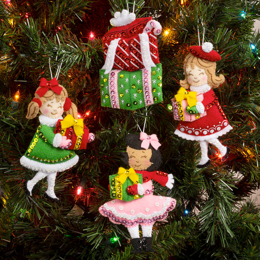 Our Holiday Home Felt Ornament Kit – Mary Maxim