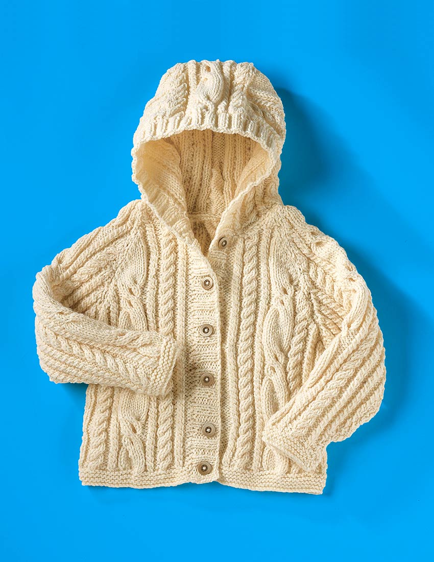 Modèle de cardigan câblé à capuche