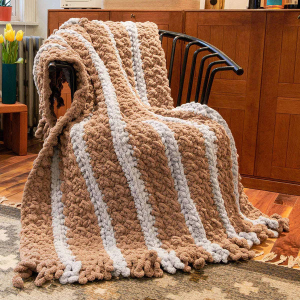 Patrón de manta de crochet con rayas texturizadas de Bernat gratis