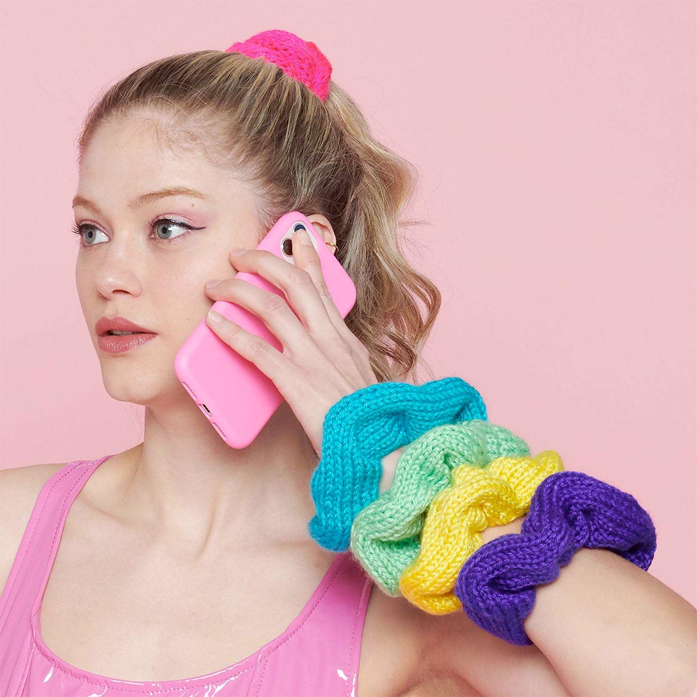 Patrón de scrunchie de punto con explosión de color libre