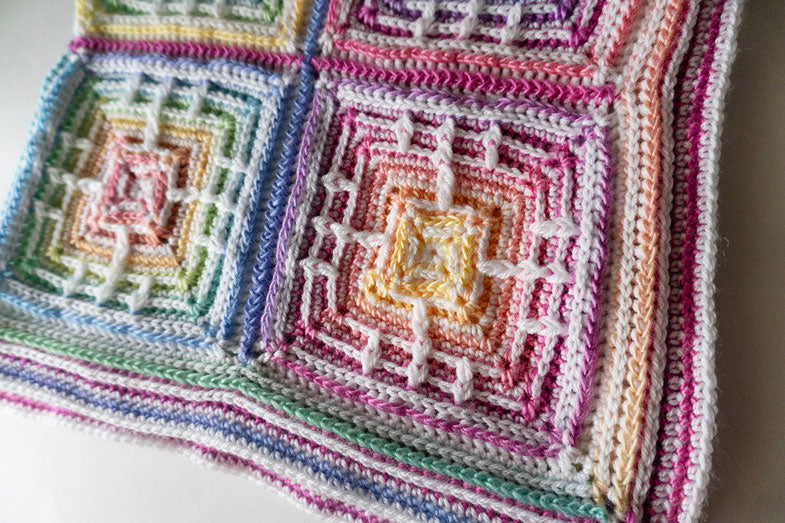 Couverture pour bébé au crochet patchwork prisme